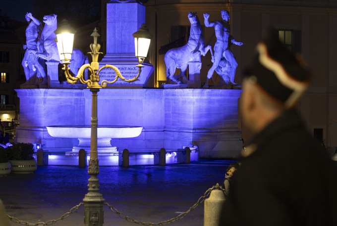 Quirinale, la Fontana dei Dioscuri illuminata di blu per la "Giornata Mondiale della Consapevolezza dell’Autismo"