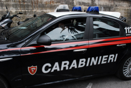 Diciannovenne uccide il padre per difendere la madre da un’aggressione