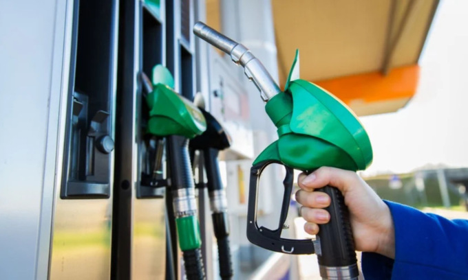 Estate 2025, vacanze da record… nei prezzi. Dalla benzina al cibo: 30% in più