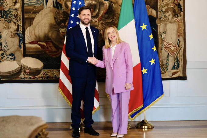 Incontro Meloni-JD Vance: “Sforzi comuni per pace giusta e duratura in Ucraina”