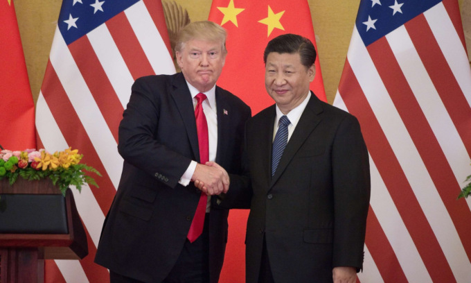 Entrano in vigore i nuovi dazi di Trump, la Cina al 104%