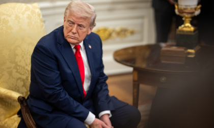 Trump annuncia "cessate il fuoco" tra India e Pakistan. Ma la tregua è subito violata