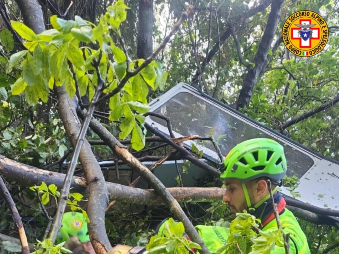 Precipita la cabina della funivia del Monte Faito: quattro morti e un ferito grave. Aperta un’inchiesta