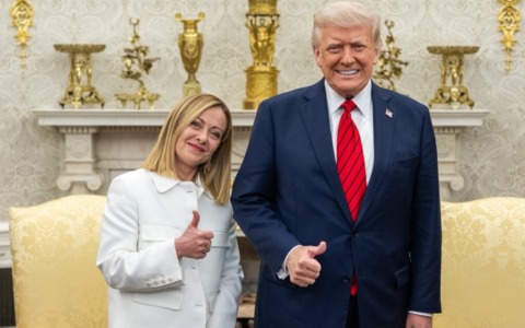 Trump rinuncia alle vacanze per i colloqui Russia-Ucraina, Meloni in Puglia dopo il vertice di Washington