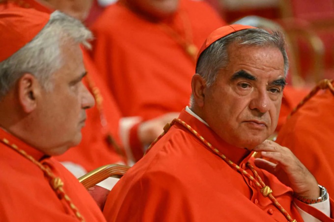 Il cardinale Becciu rinuncia al Conclave: "Obbedisco al Papa, ma resto convinto della mia innocenza"
