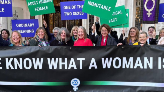 Corte Suprema Uk: “Le donne trans non sono legalmente donne”. Cosa cambia ora in termini di diritti