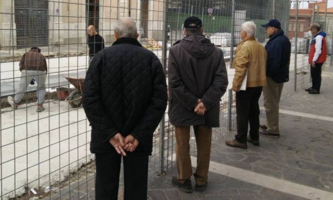 Tre mesi in più per andare in pensione. Le nuove date per l’età pensionabile. Ma la Lega promette di bloccare l’aumento