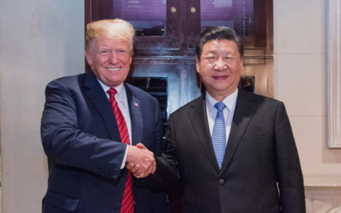 La guerra dei dazi si sposta solo fra Usa e Cina, ma Trump: “Faremo accordo anche con loro”