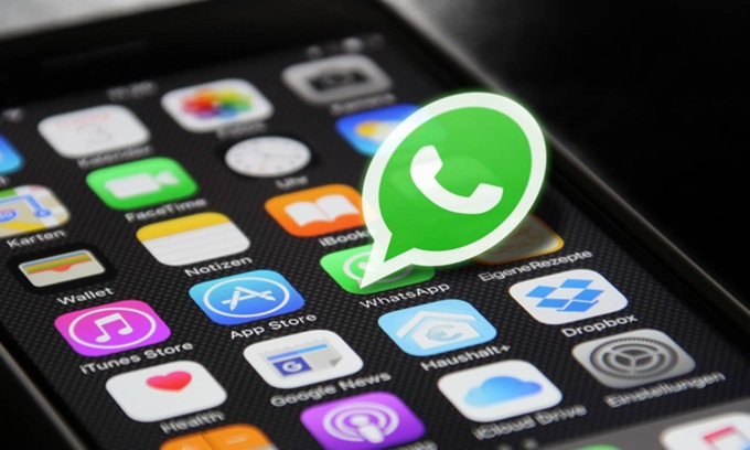 Come si toglie Meta AI da WhatsApp: lo abbiamo chiesto a lei (e non lo sa…)