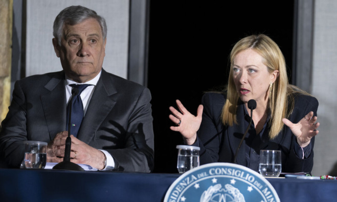 Meloni: "I controdazi fanno peggio, rivedere patto di stabilità europeo". Ma Tajani: "Alcune tariffe su prodotti Usa saranno messe"