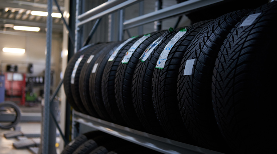 Controlli auto per l’inverno: dalla batteria alle gomme, cosa guardare prima del freddo