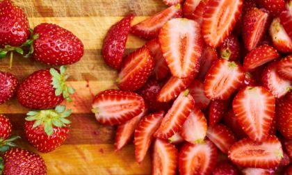 Torta soffice alle fragole e yogurt, la ricetta