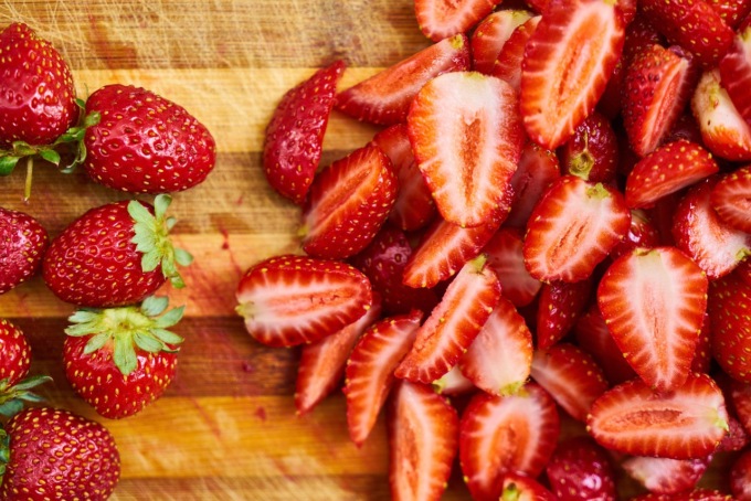 Torta soffice alle fragole e yogurt, la ricetta
