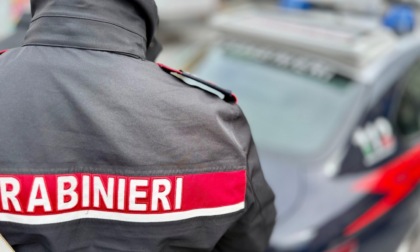 Accoltella la compagna, poi va dai Carabinieri e confessa