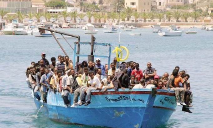 Approdati a Lampedusa 250 migranti in un giorno in quattro sbarchi (la maggior parte donne e minori)