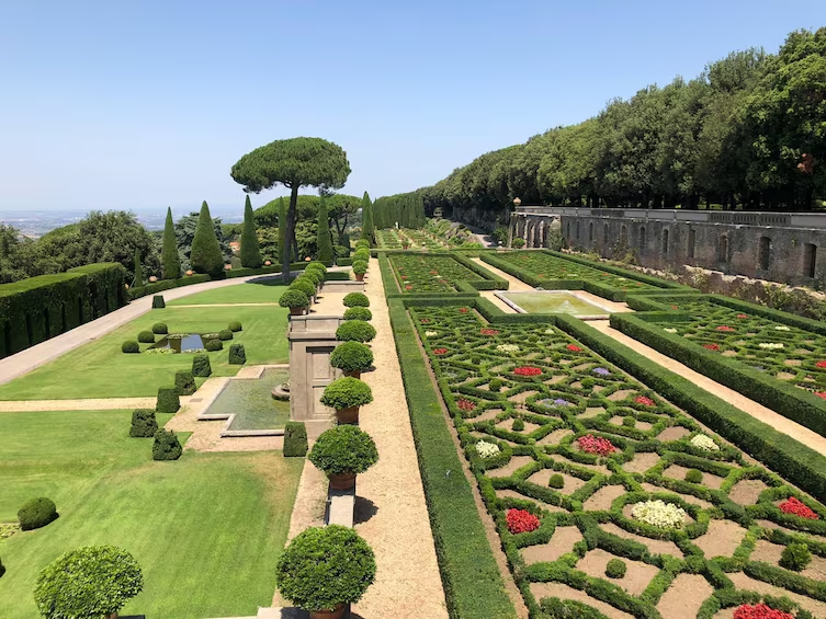 Sorpresa a Castel Gandolfo, visita di Papa Leone XIV al Borgo Laudato Si’