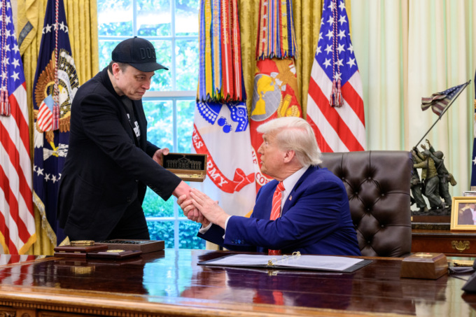 Elon Musk lascia il DOGE, Trump: “Questo non è un addio”