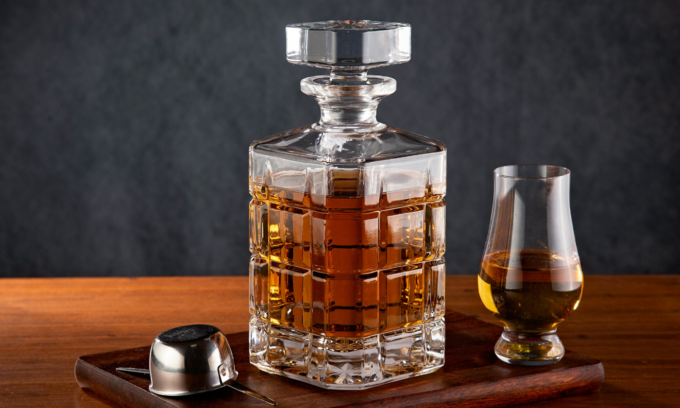 La risposta dell’Europa agli USA: dazi contro whisky, Boeing e microchip