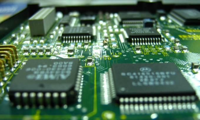 La risposta dell’Europa agli USA: dazi contro whisky, Boeing e microchip
