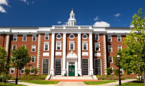 Trump: un taglio di fondi mirato per "piegare" Harvard (che gli ha fatto causa)