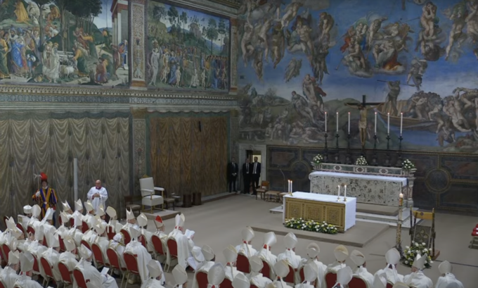 Leone XIV celebra la sua prima messa da Papa nella Cappella Sistina