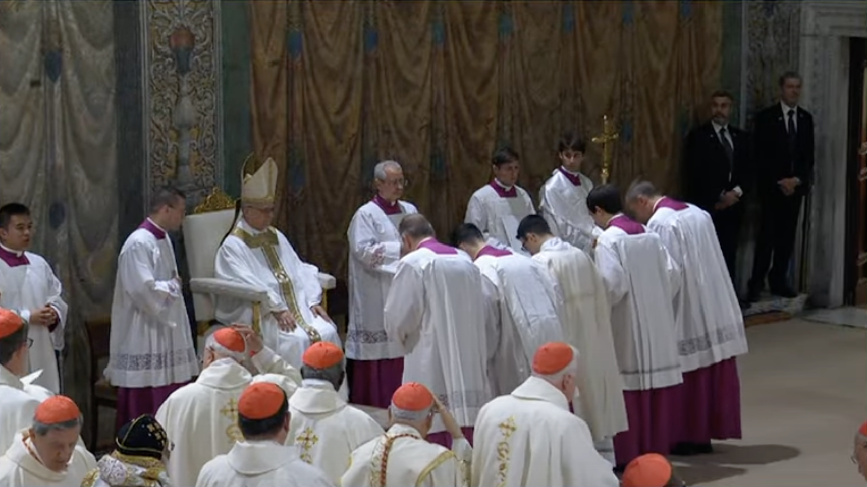 Leone XIV celebra la sua prima messa da Papa nella Cappella Sistina
