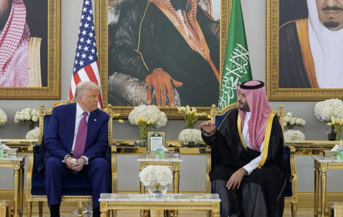 Trump guarda al Medio Oriente, gelo con Israele. Il tycoon (e Putin) disertano il tavolo delle trattative a Istanbul