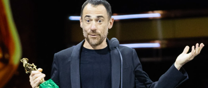 Giuli risponde agli attori: “Il cinema merita rispetto, non polemiche sterili. Ma il dialogo non mancherà”