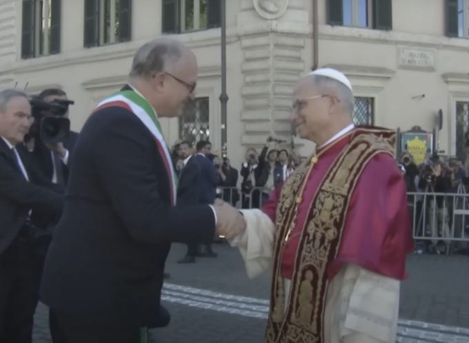 Papa Leone XIV riceve l’omaggio della città di Roma: “Per voi e con voi sono romano”