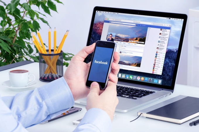 “Facciamoli sentire soli”: il professore universitario che invita a togliere l’amicizia su Facebook agli ebrei