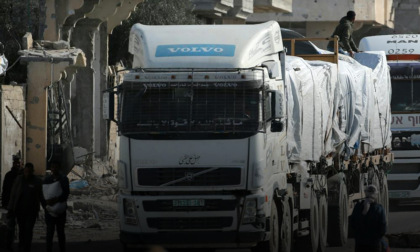 I 100 camion di aiuti sono una goccia nella Striscia: fatti entrare a Sud, ma la vera emergenza ora è al Nord