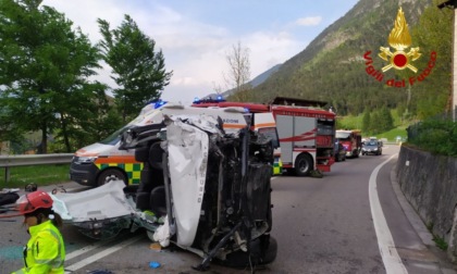 Padre e figlio di 8 anni vittime di un tamponamento. Tre ventenni morti con la Porsche a noleggio