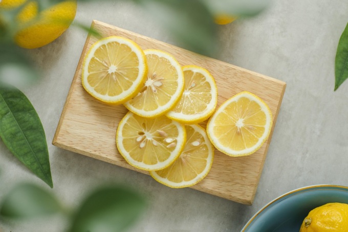 Ricetta crostata morbida al limone e menta, per un dolce fresco e profumato