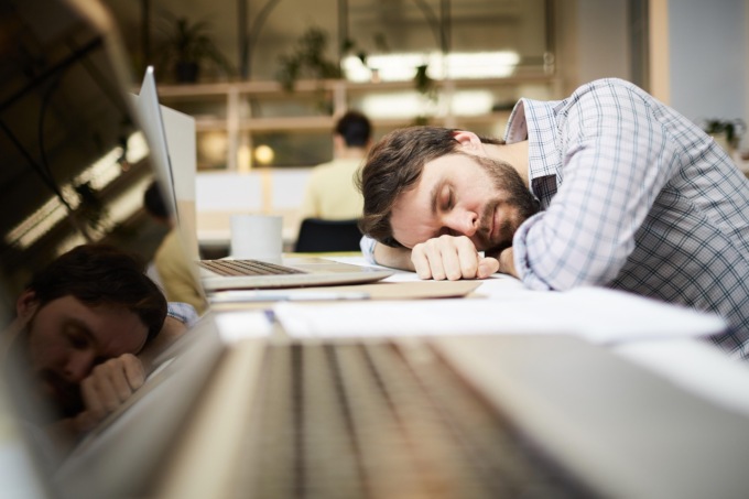 “Fare il minimo indispensabile al lavoro”: si espande il fenomeno del quiet quitting