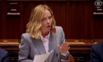 Sanità, Meloni: "Serve l'impegno di tutti". Schlein: "I vostri decreti sono fuffa"