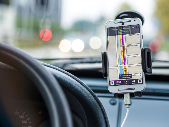 Smartphone alla guida, un pericolo reale per la sicurezza stradale