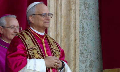 Papa Leone XIV, le reazioni della politica italiana. Le lettere di Mattarella e Meloni, l'ironia di Calenda