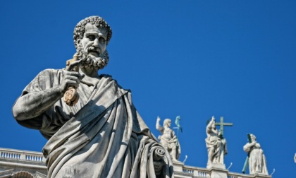 La missione del nuovo Papa: ripianare i debiti del Vaticano