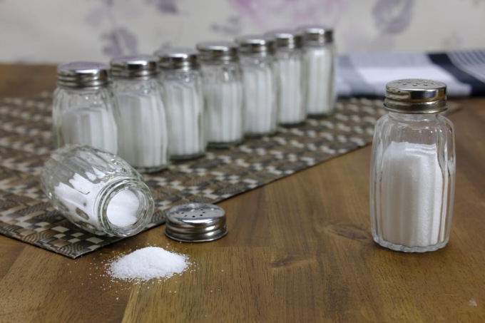 Consumo di sale, cinque azioni concrete per ridurlo a tavola