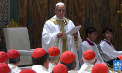 Leone XIV celebra la sua prima messa da Papa nella Cappella Sistina: "Ridurre Gesù a superuomo è ateismo di fatto"
