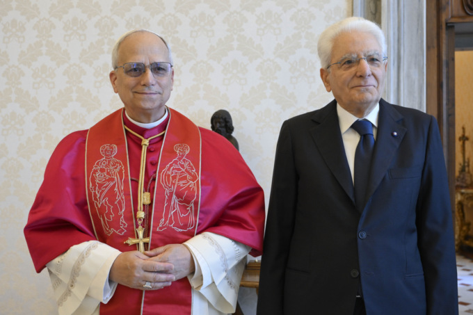 Mattarella: “Il mondo su un crinale pericoloso, riprendere la via del dialogo”