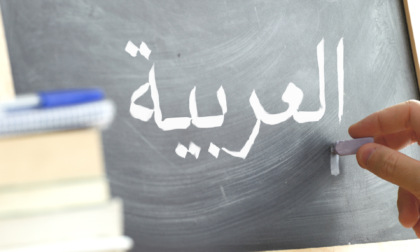 Corso pomeridiano di arabo a scuola (finanziato dal Qatar): Fratelli d'Italia dice no, la Lega invece sì