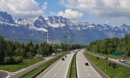 Autostrade in Svizzera, stangata per gli italiani: la vignetta da 40 a 80 franchi