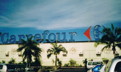 Carrefour pensa di lasciare l'Italia. A chi potrebbero essere ceduti i supermercati