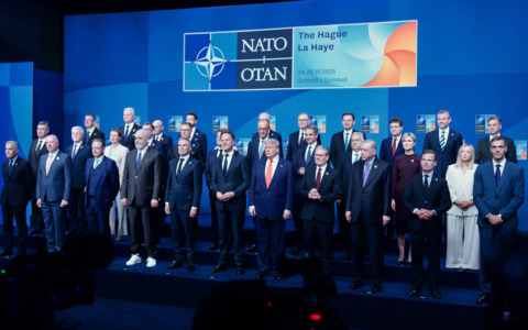 Dal vertice Nato, sì al raddoppio delle spese militari. Trump show: “Vittoria monumentale”