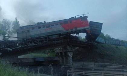 Crollano due ponti ferroviari in Russia: almeno sette morti. Indagini in corso per atti di terrorismo