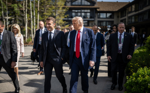 Trump lascia in anticipo il G7: “Non c’entra il cessate il fuoco, Macron dice il falso per farsi pubblicità”