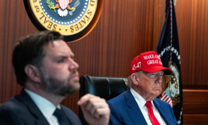 Trump sui social: "Make Iran great again". E parla anche di "Attacchi monumentali" e cambio di regime
