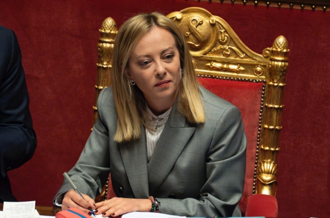 Meloni: "Si vis pacem, para bellum". Schlein: "Se vuoi la pace, prepara la pace"