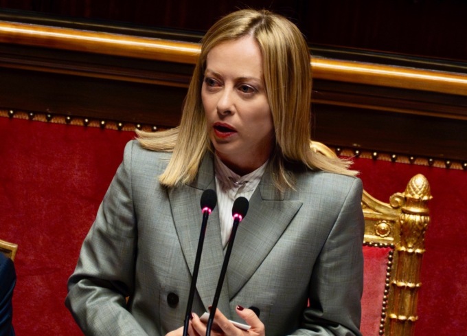 Meloni: "Si vis pacem, para bellum". Schlein: "Se vuoi la pace, prepara la pace"
